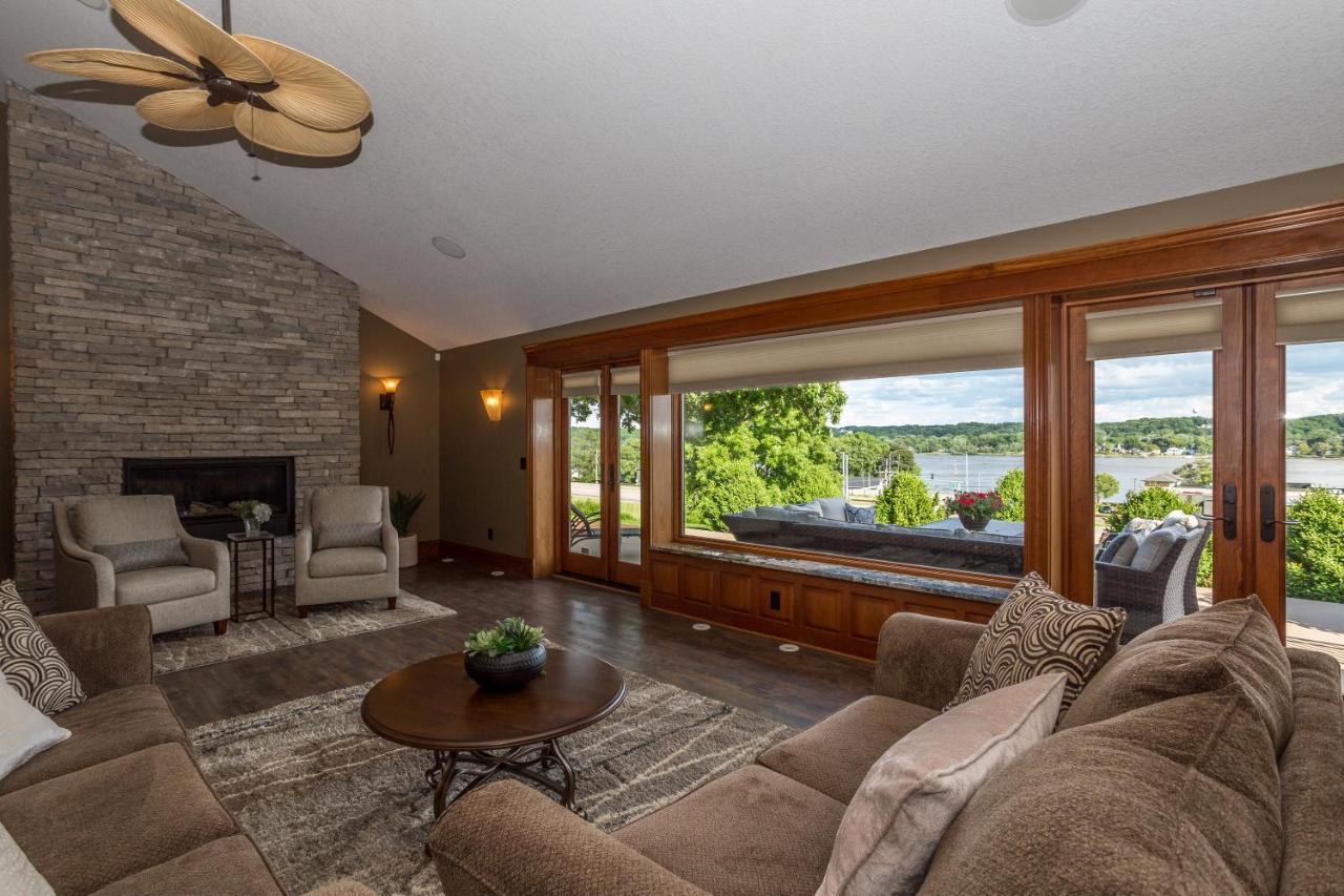 River View Lodge Le Claire Esterno foto